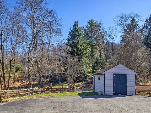 4th image of 308 McIntyre Rd