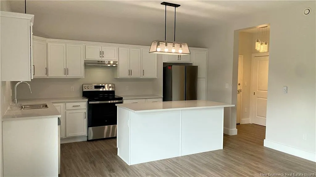 2 bed, 1.0 bath, 918 sqft, $2,350 — Photo 4