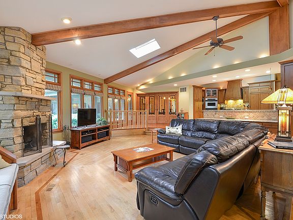 3rd image of 2013 Burr Oak Dr W