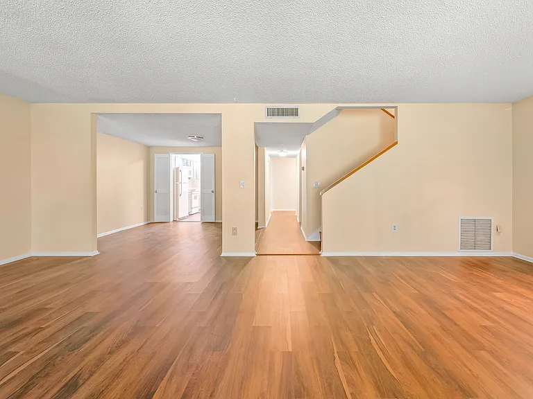 331 Greencastle Dr — Photo 14