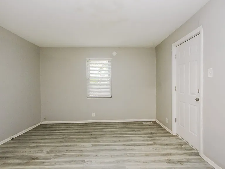 451929_025_bedroom_13274177.jpg