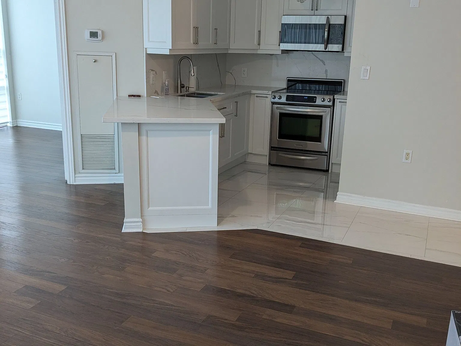 Viva Condominiums — Photo 2