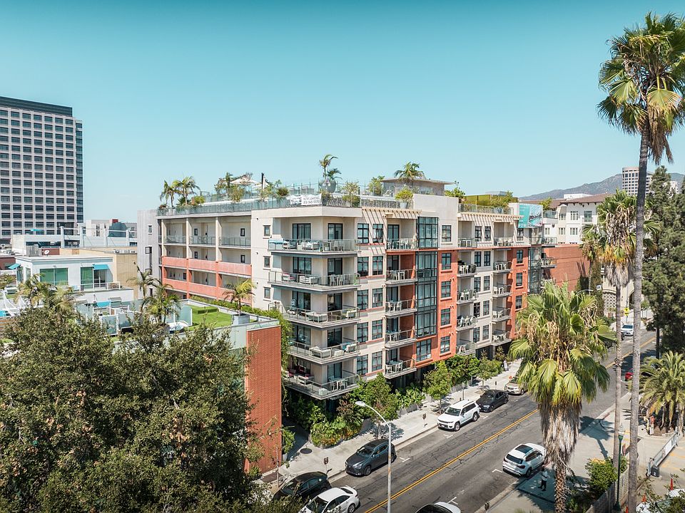 Maia Avira at Glendale Exterior