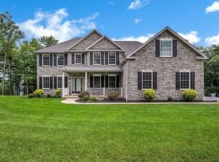 94 Scenicview Dr, Dallas, PA 18612