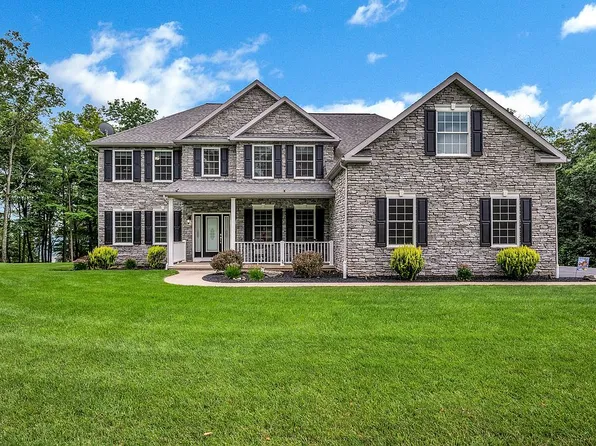 94 Scenicview Dr, Dallas, PA 18612