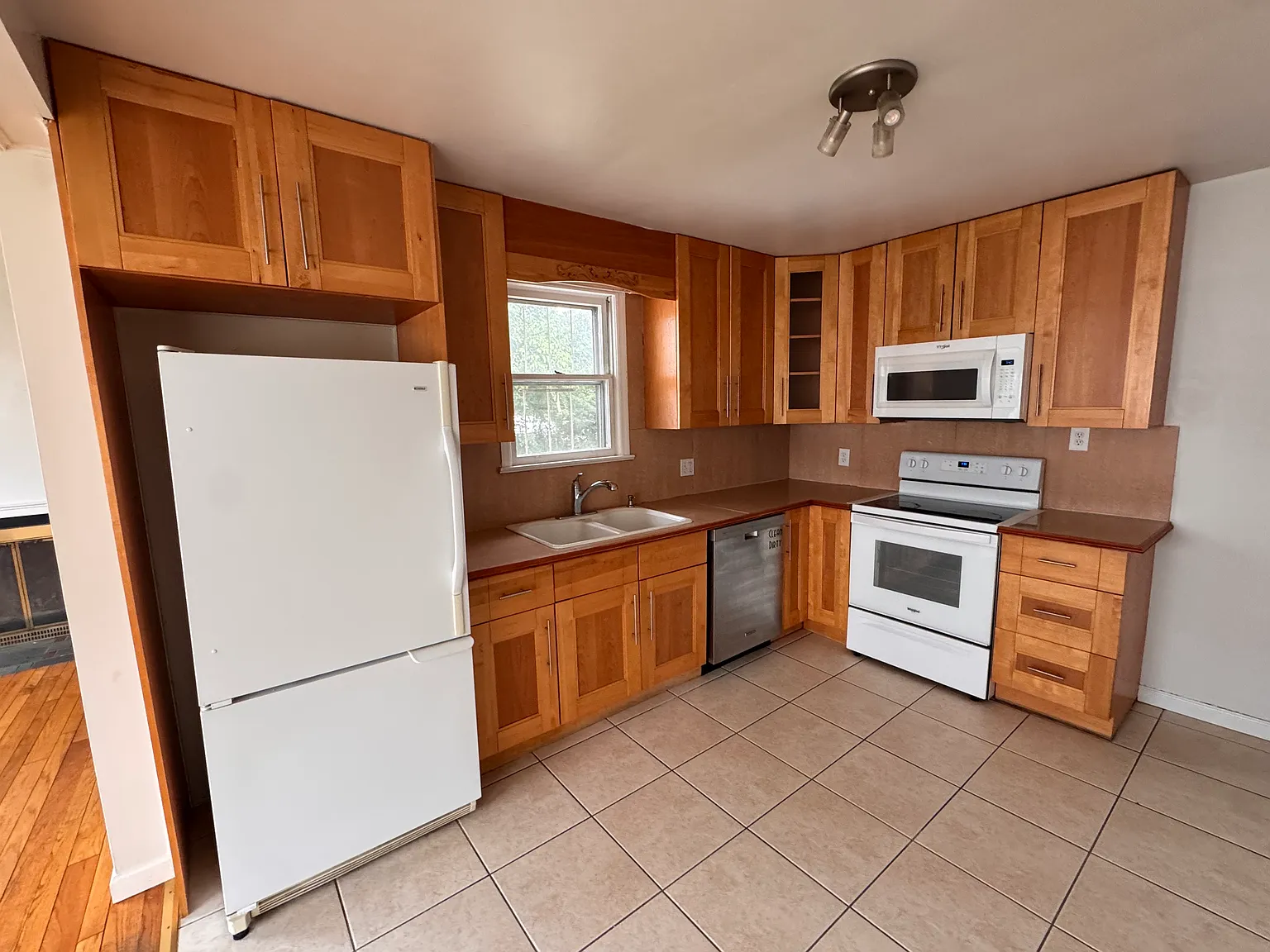 2 bed, 1433 sqft, $2,300 — Photo 2