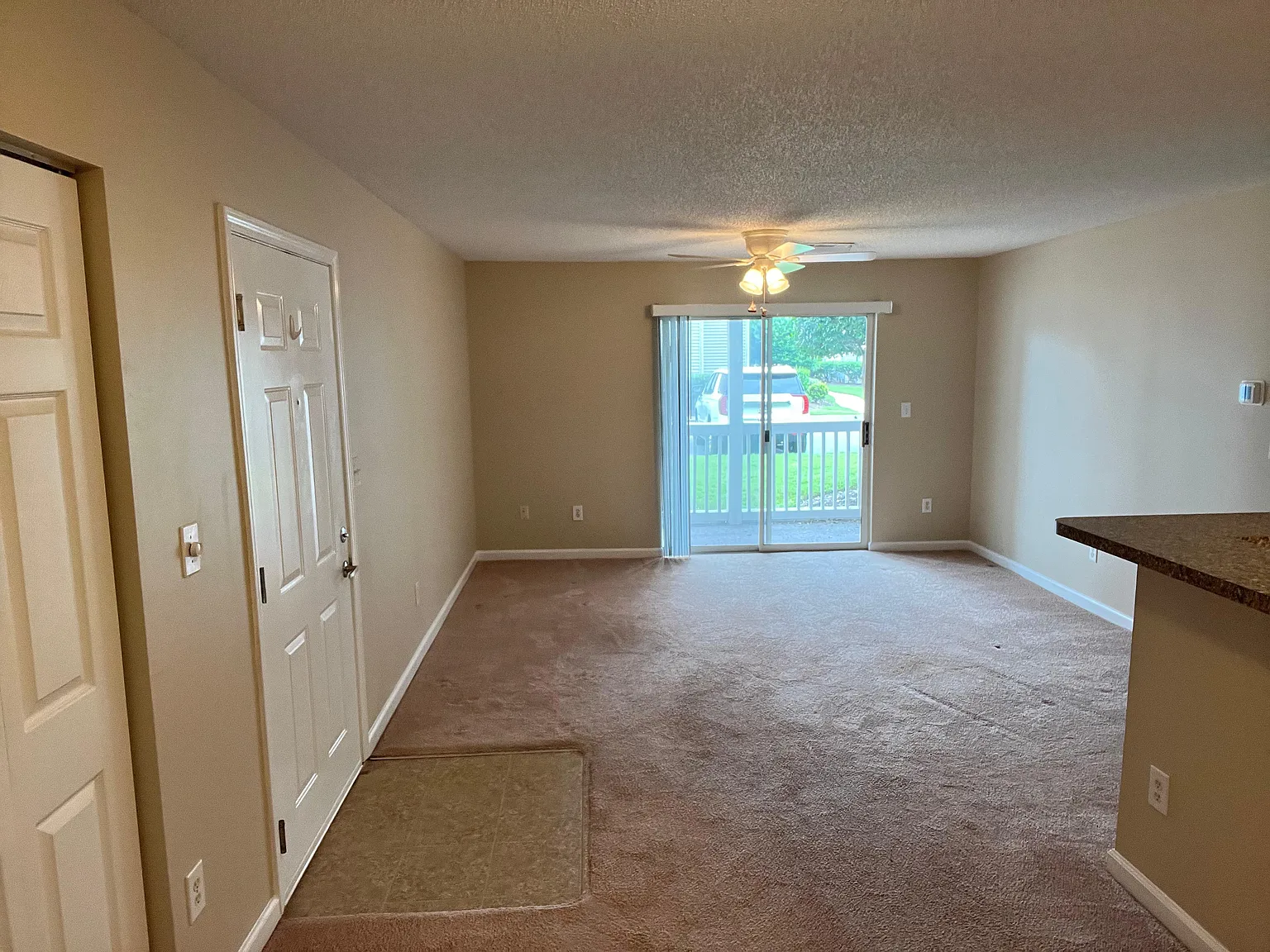 1 bed, 713 sqft, $1,350 — Photo 4