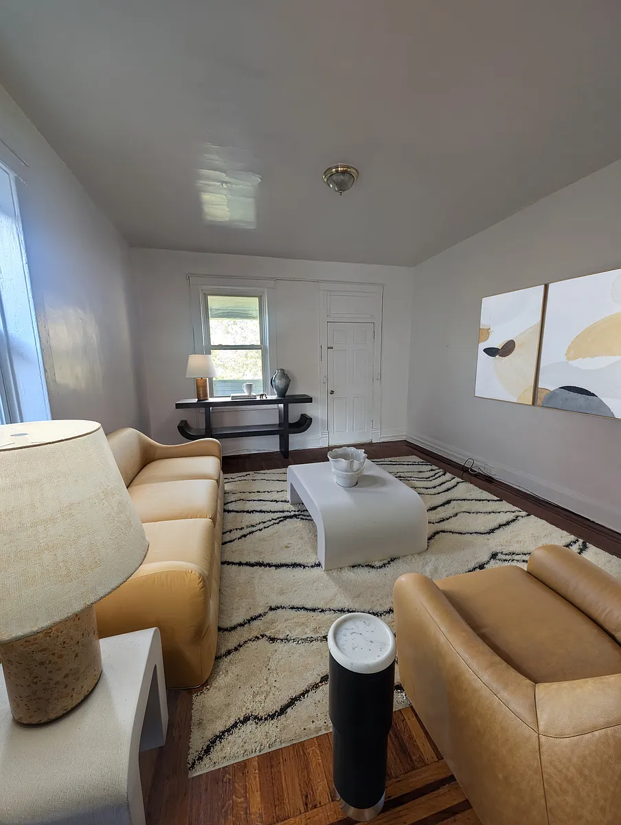 Living Room - 2519 Linden Ave #7B