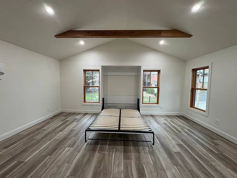 1034 Everett Ave — Photo 12