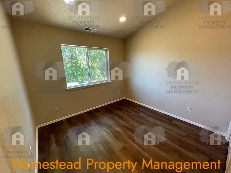 1449-1451 Northgate Dr — Photo 10