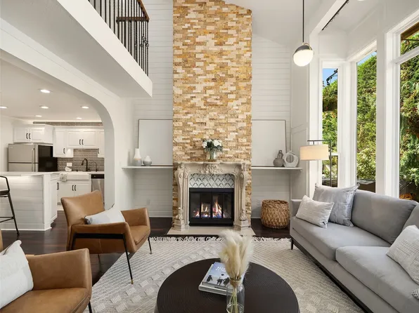 1400 Bellevue Way SE #4, Bellevue, WA 98004