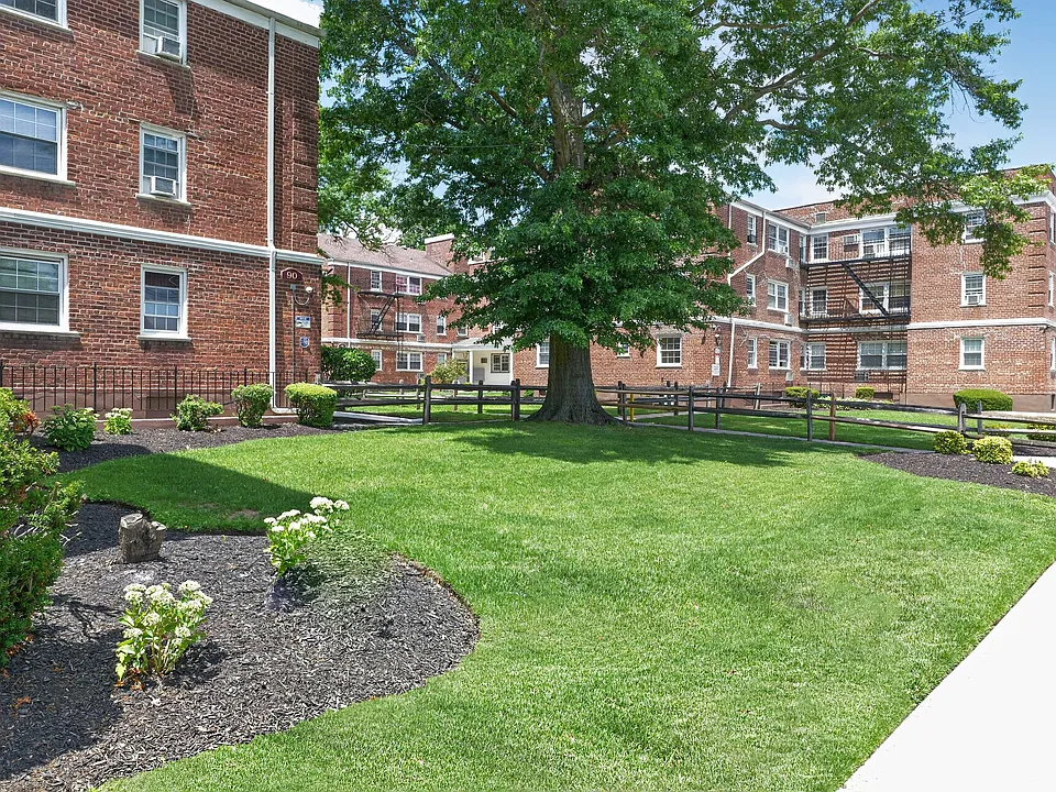 Uncover the charm of Patchogue Village at Maple, an Eagle Rock Community. Nestled among lush landscaping and tranquil gardens, this inviting setting provides a perfect retreat. Your new home awaitsexplore your options today!
