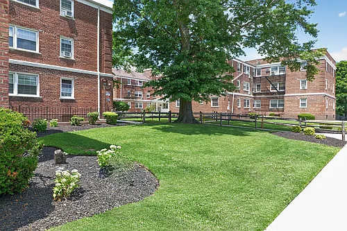 90-98 Maple Ave Photo 1 90-98 Maple Ave Photo 1