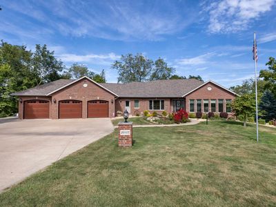 10867 Golden Oaks Dr, Dubuque, IA, 52003