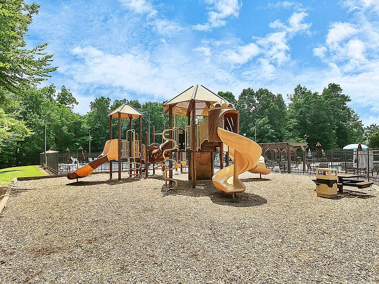 1809 Deer Meadows Dr — Photo 39