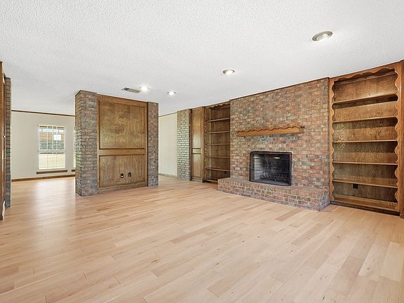 4th image of 716 Sugar Tree Ct