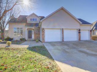 3401 Country Bend Pl, Champaign, IL 61822