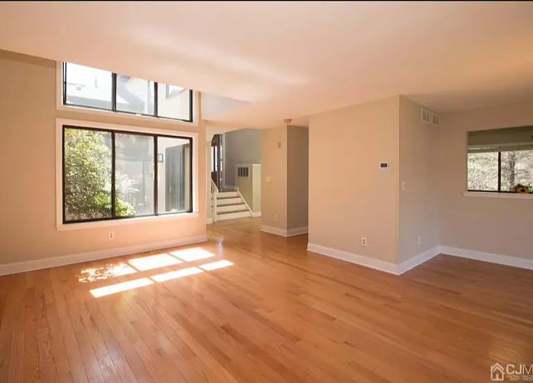 501 Sayre Dr — Photo 2