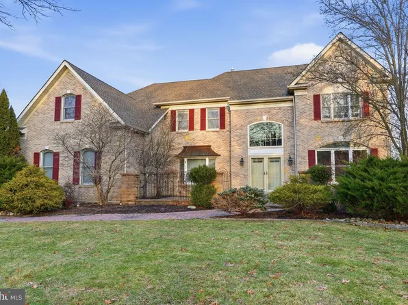 4 Sunrise Dr, Doylestown, PA 18901