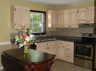 796 Holly Cir, Mount Airy, GA 30563