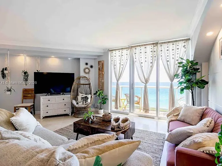 3901 S Ocean Dr #14L — Photo 1