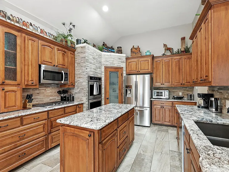 2303 Chapelwood Dr — Photo 4