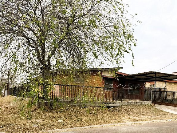3rd image of 2119 Chacon St