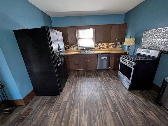 2nd image of 1101 W Broadway St
