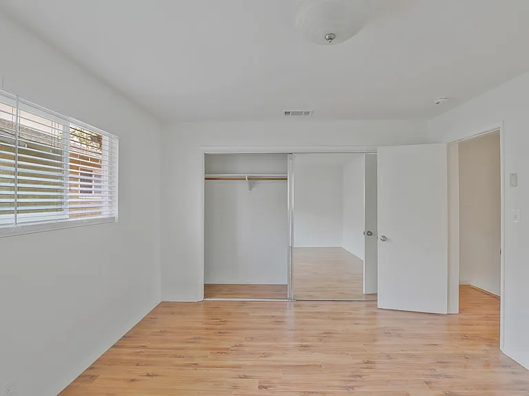 220 S 7th St — Photo 12