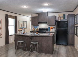 628 Maple Ln, Columbus, MI 48063