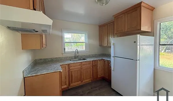 1194 Westminster Ave — Photo 4