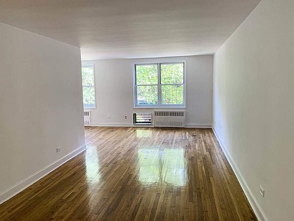 4th image of 14205 Roosevelt Ave #32