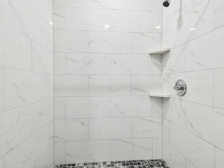 6810 N Navin Ave — Photo 65