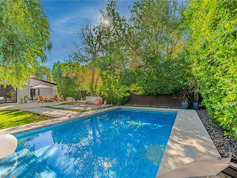21327 Providencia St — Photo 63