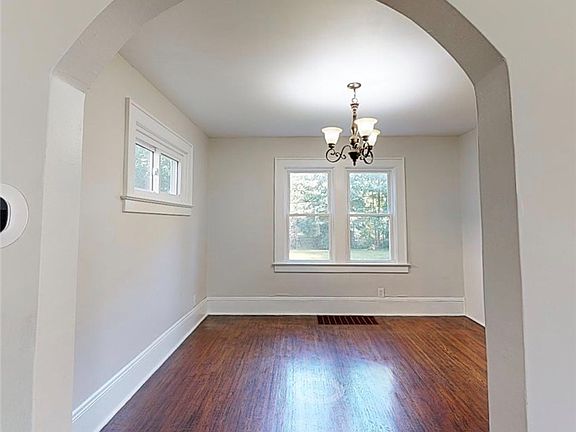 5th image of 148 Seville Dr