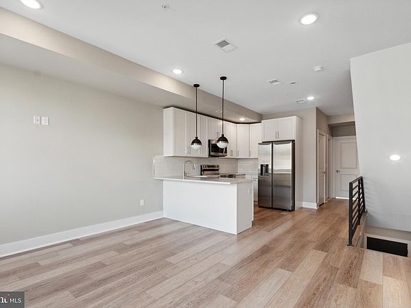 5th image of 2436 N Hancock St #B