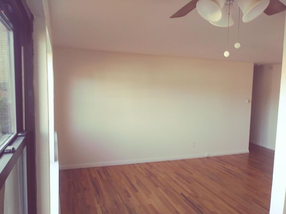 3rd image of 159 Nassau Ave APT 1D