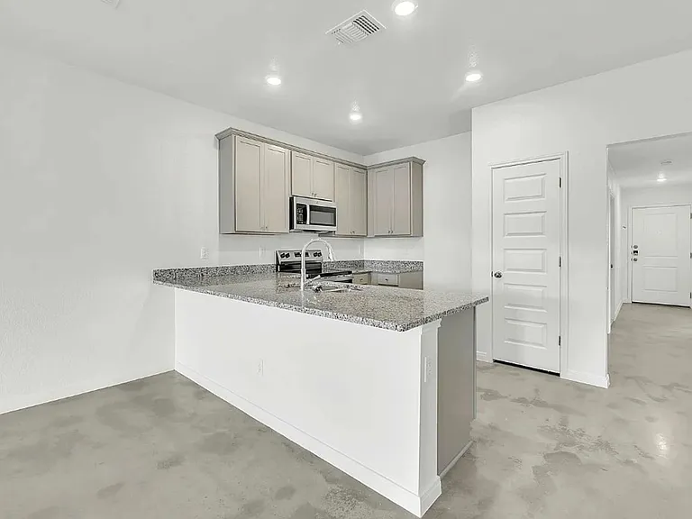 604 Pacific Crest Trl #A/B — Photo 3