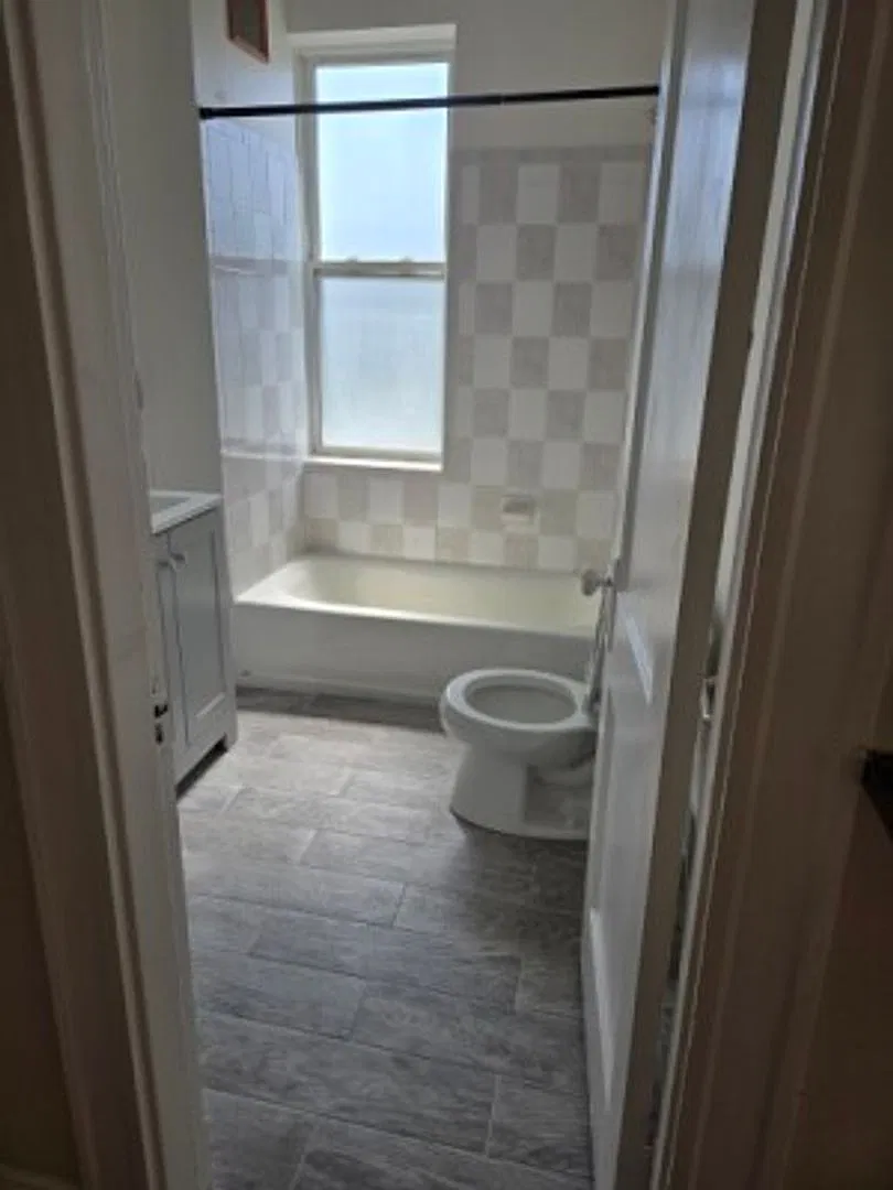 Bright, Renovated Studio On Commonwealth Ave. | Green Line Access — Photo 2