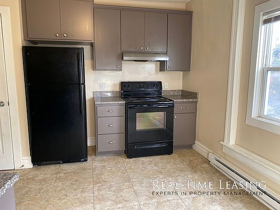3rd image of 652 Oakdale Ave #2