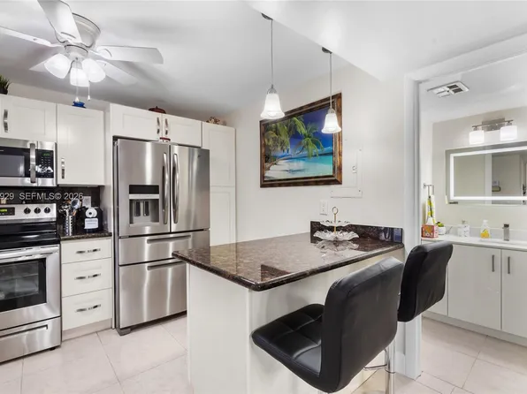 9420 S Hollybrook Lake Dr APT 206, Pembroke Pines, FL 33025