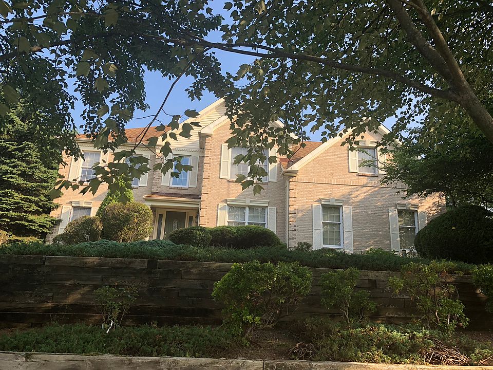 1st image of 34 Cameo Dr