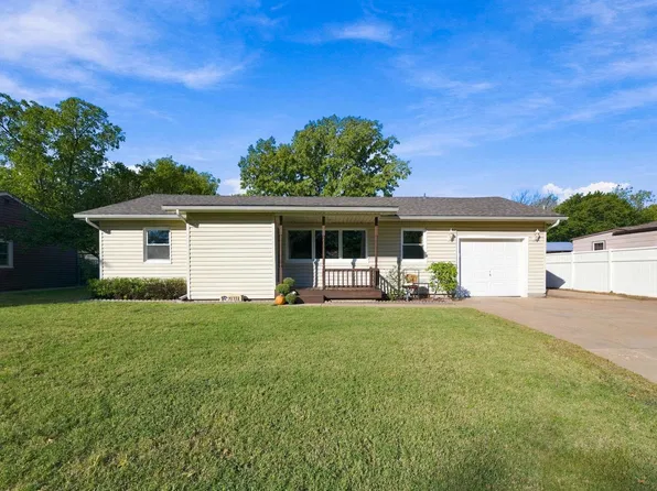 627 S Opal Ave, Maize, KS 67101