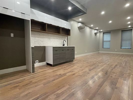 1st image of 14 Pleasant Pl #2