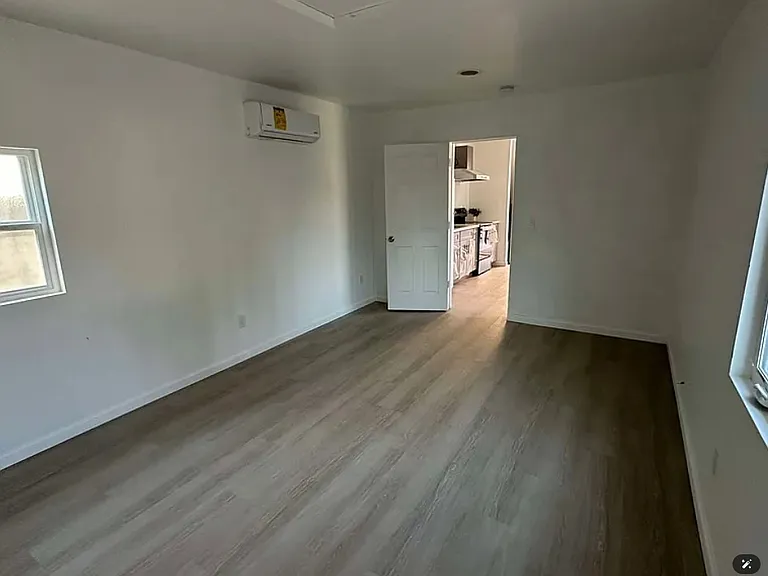 22527 Sonoma St — Photo 5