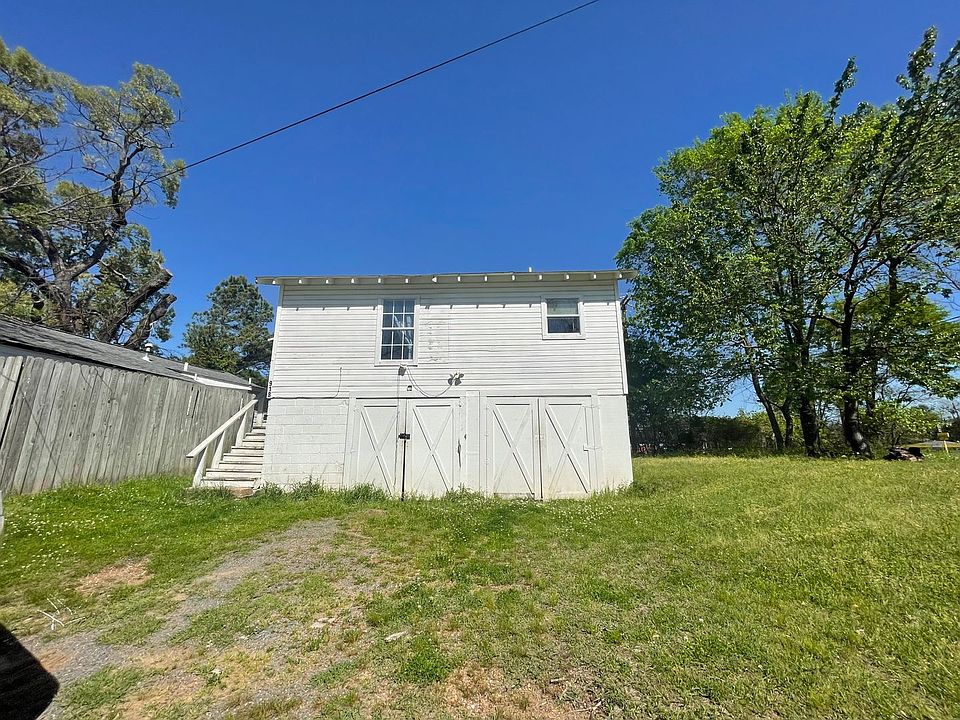 1st image of 918 Pecan St