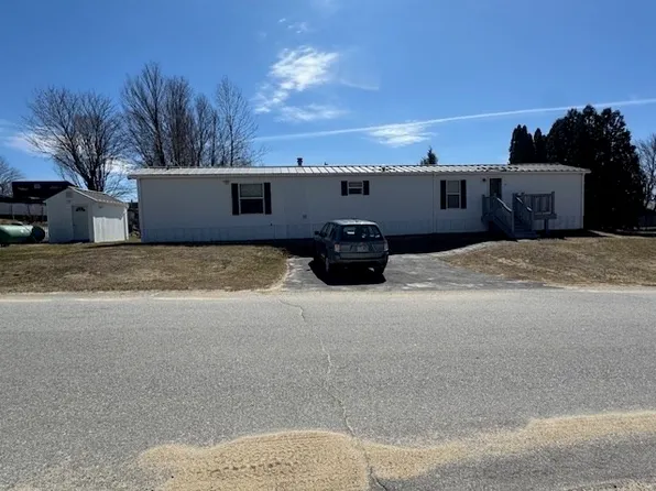 92 New Hillcrest Dr, Greenville, NH 03048