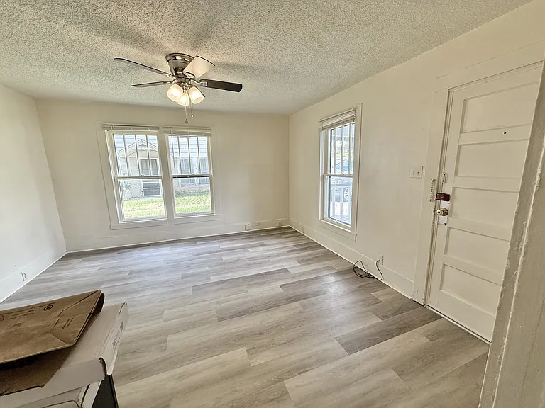 305 Beard St — Photo 7
