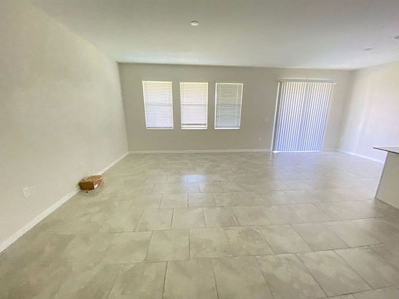 4th image of 1695 Chatsworth Cir