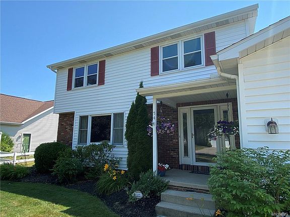 3rd image of 54 Williamsburg Ln